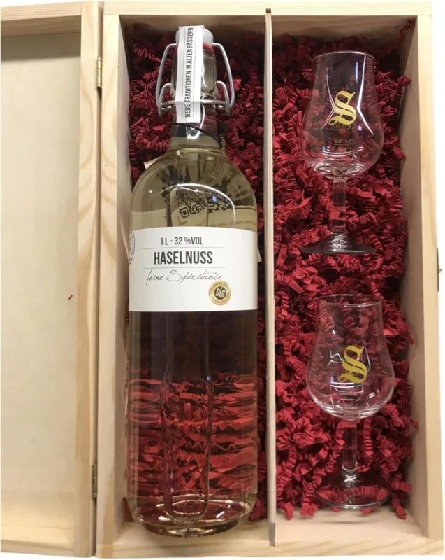 BIRKENHOF Haselnuss Geschenkset | 40% Vol. | 1000ml | Inkl. 2 Gläsern | Verschiedene Geschenkoptionen (ohne Geschenkverpackung, Signatory-Tastingglas) Must-Have
