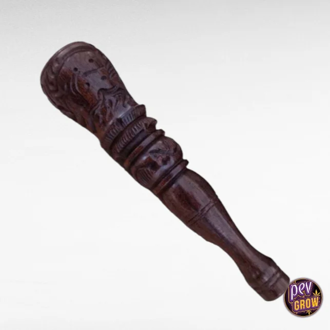 Verziertes braunes Holz-Chillum 13 cm – Handgeschnitzte traditionelle Pfeife für schnelle Sessions Markenprodukt